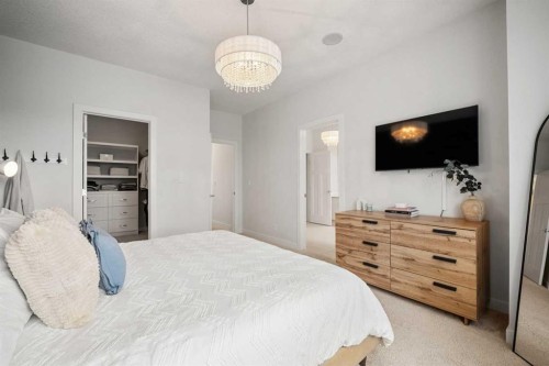 3917 2 Street Nw, Calgary, AB - Indoor Photo Showing Bedroom