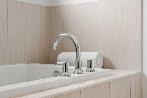 3917 2 Street Nw, Calgary, AB - Indoor Photo Showing Bathroom