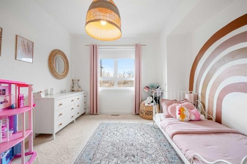 3917 2 Street Nw, Calgary, AB - Indoor Photo Showing Bedroom