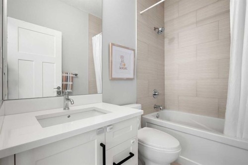 3917 2 Street Nw, Calgary, AB - Indoor Photo Showing Bathroom