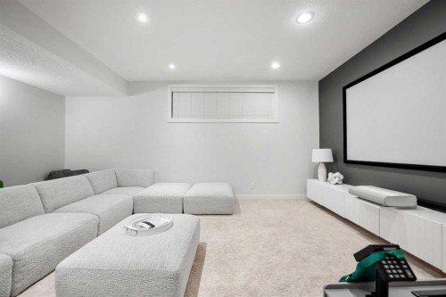 3917 2 Street Nw, Calgary, AB - Indoor