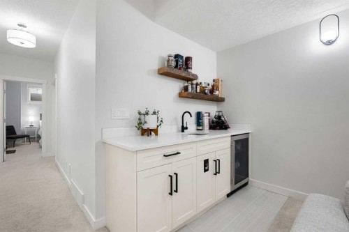 3917 2 Street Nw, Calgary, AB - Indoor Photo Showing Other Room