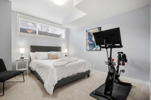 3917 2 Street Nw, Calgary, AB - Indoor Photo Showing Bedroom