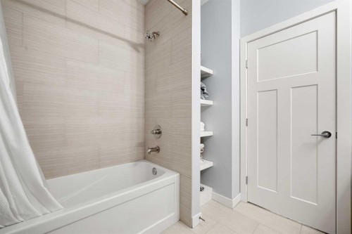 3917 2 Street Nw, Calgary, AB - Indoor Photo Showing Bathroom