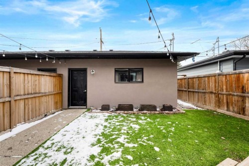 3917 2 Street Nw, Calgary, AB - Outdoor