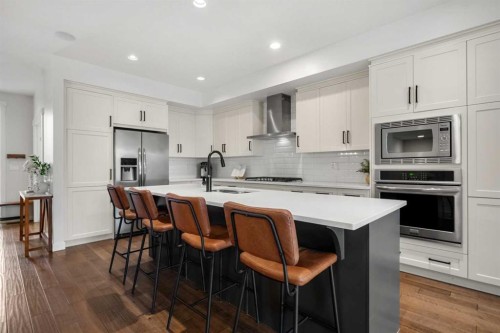 3917 2 Street Nw, Calgary, AB - Indoor Photo Showing Kitchen With Stainless Steel Kitchen With Upgraded Kitchen