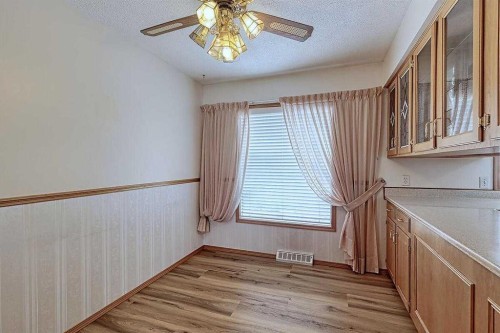 444 Woodland Crescent Se, Calgary, AB - Indoor Photo Showing Other Room