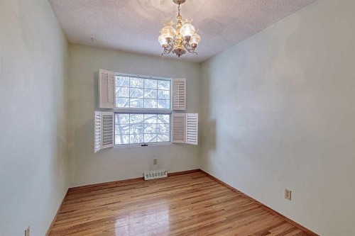 444 Woodland Crescent Se, Calgary, AB - Indoor Photo Showing Other Room