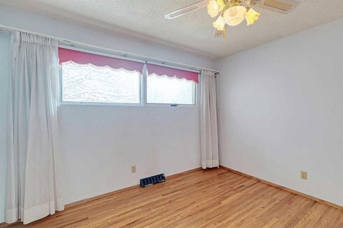 444 Woodland Crescent Se, Calgary, AB - Indoor Photo Showing Other Room