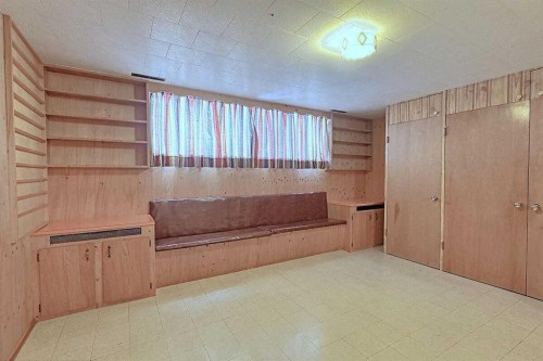 444 Woodland Crescent Se, Calgary, AB - Indoor Photo Showing Other Room