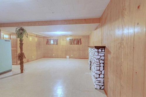 444 Woodland Crescent Se, Calgary, AB - Indoor