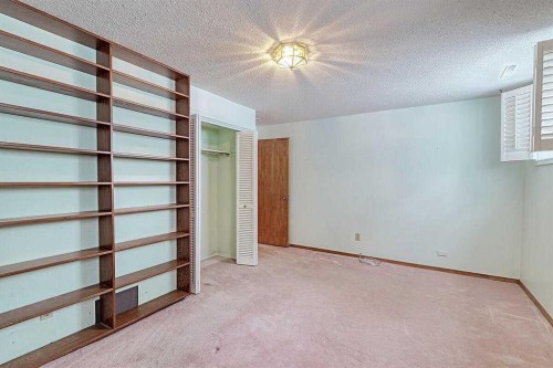 444 Woodland Crescent Se, Calgary, AB - Indoor Photo Showing Other Room
