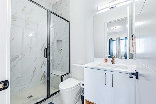 424 Watercrest Place, Chestermere, AB - Indoor Photo Showing Bathroom