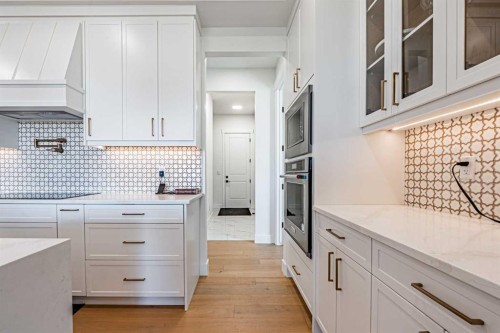 424 Watercrest Place, Chestermere, AB - Indoor Photo Showing Kitchen With Upgraded Kitchen