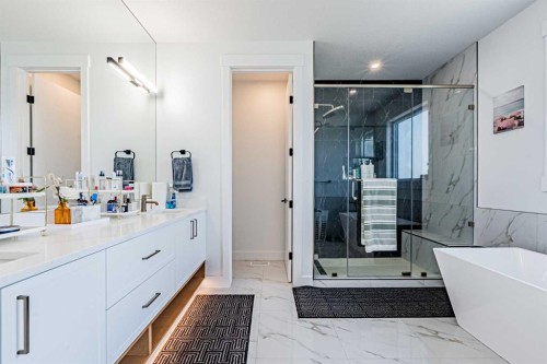 424 Watercrest Place, Chestermere, AB - Indoor Photo Showing Bathroom