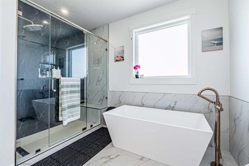 424 Watercrest Place, Chestermere, AB - Indoor Photo Showing Bathroom
