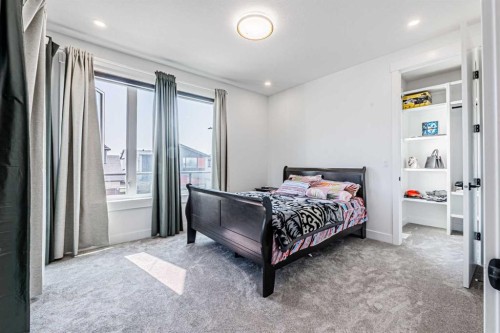 424 Watercrest Place, Chestermere, AB - Indoor Photo Showing Bedroom