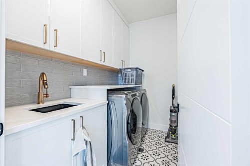 424 Watercrest Place, Chestermere, AB - Indoor Photo Showing Laundry Room