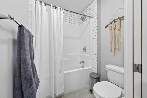 92 Fireside Crescent, Cochrane, AB - Indoor Photo Showing Bathroom