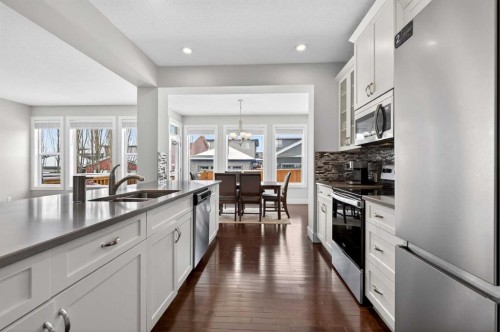 14 Evansfield Road Nw, Calgary, AB - Indoor Photo Showing Kitchen With Double Sink With Upgraded Kitchen