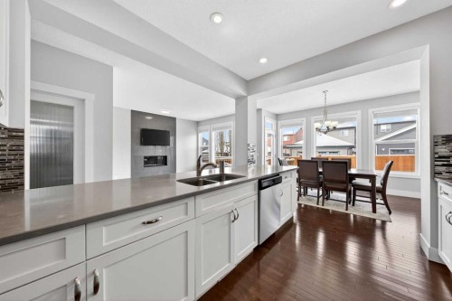 14 Evansfield Road Nw, Calgary, AB - Indoor Photo Showing Kitchen With Double Sink