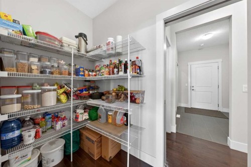 14 Evansfield Road Nw, Calgary, AB - Indoor With Storage