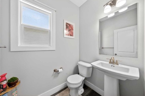 14 Evansfield Road Nw, Calgary, AB - Indoor Photo Showing Bathroom