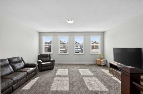 14 Evansfield Road Nw, Calgary, AB - Indoor Photo Showing Living Room