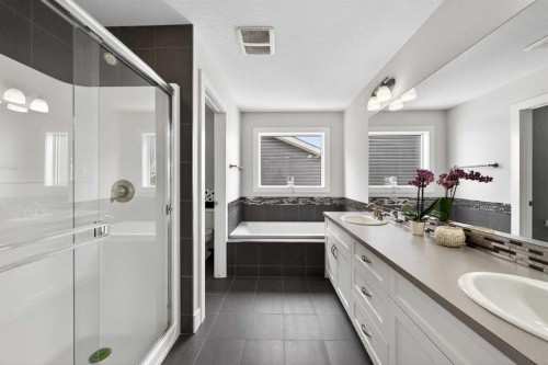 14 Evansfield Road Nw, Calgary, AB - Indoor Photo Showing Bathroom