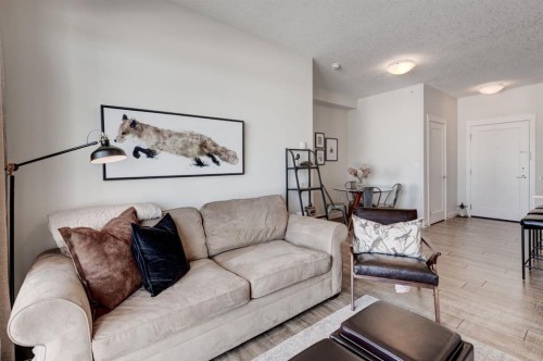 421-10 Walgrove Se, Calgary, AB - Indoor Photo Showing Living Room