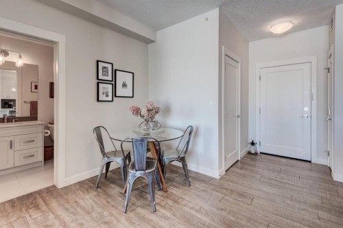 421-10 Walgrove Se, Calgary, AB - Indoor Photo Showing Dining Room