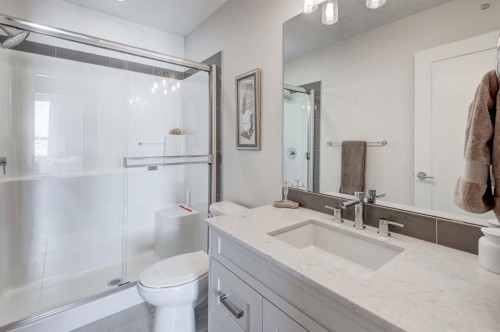 421-10 Walgrove Se, Calgary, AB - Indoor Photo Showing Bathroom