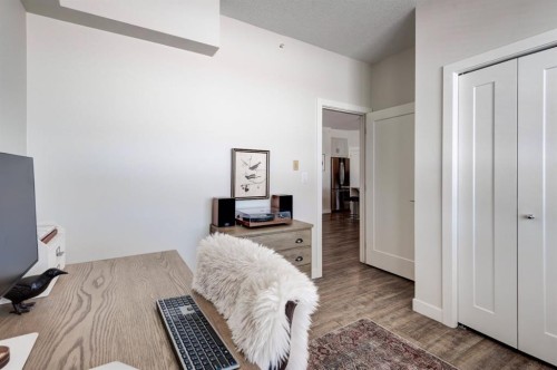 421-10 Walgrove Se, Calgary, AB - Indoor Photo Showing Bedroom