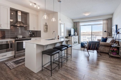 421-10 Walgrove Se, Calgary, AB - Indoor Photo Showing Kitchen With Upgraded Kitchen