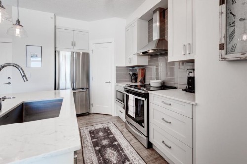 421-10 Walgrove Se, Calgary, AB - Indoor Photo Showing Kitchen With Upgraded Kitchen
