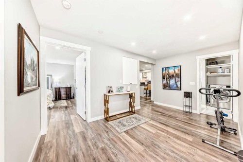 6403 35 Avenue Nw, Calgary, AB - Indoor