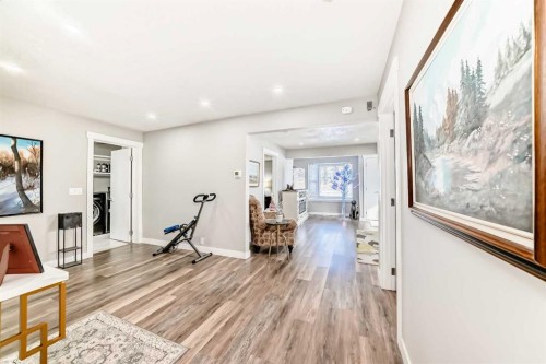 6403 35 Avenue Nw, Calgary, AB - Indoor Photo Showing Other Room