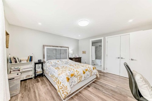 6403 35 Avenue Nw, Calgary, AB - Indoor Photo Showing Bedroom