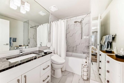6403 35 Avenue Nw, Calgary, AB - Indoor Photo Showing Bathroom