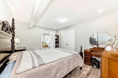 6403 35 Avenue Nw, Calgary, AB - Indoor Photo Showing Bedroom