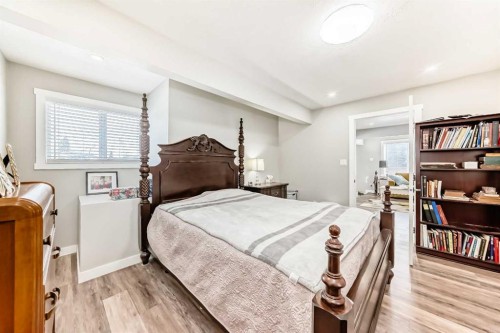 6403 35 Avenue Nw, Calgary, AB - Indoor Photo Showing Bedroom