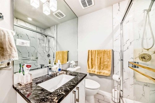 6403 35 Avenue Nw, Calgary, AB - Indoor Photo Showing Bathroom