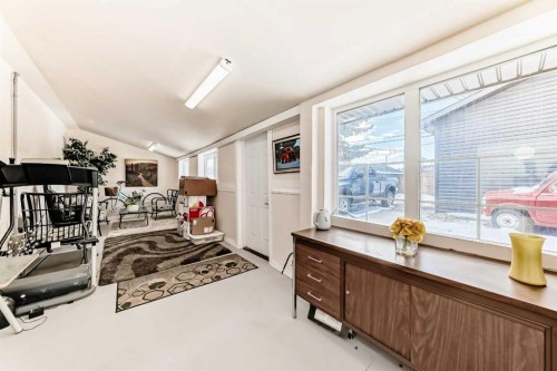 6403 35 Avenue Nw, Calgary, AB - Indoor