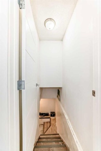 6403 35 Avenue Nw, Calgary, AB - Indoor Photo Showing Other Room