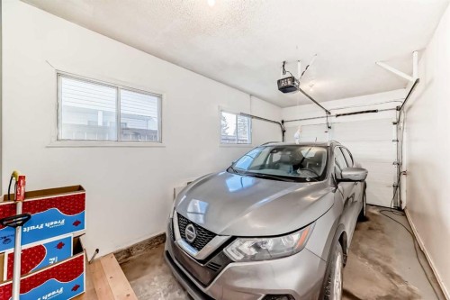 6403 35 Avenue Nw, Calgary, AB - Indoor Photo Showing Garage