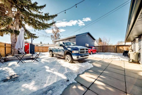 6403 35 Avenue Nw, Calgary, AB - Outdoor