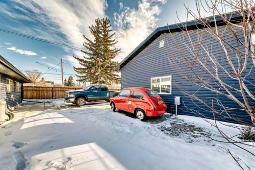 6403 35 Avenue Nw, Calgary, AB - Outdoor