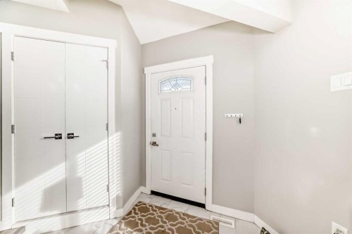 6403 35 Avenue Nw, Calgary, AB - Indoor Photo Showing Other Room