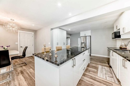 6403 35 Avenue Nw, Calgary, AB - Indoor Photo Showing Kitchen With Upgraded Kitchen