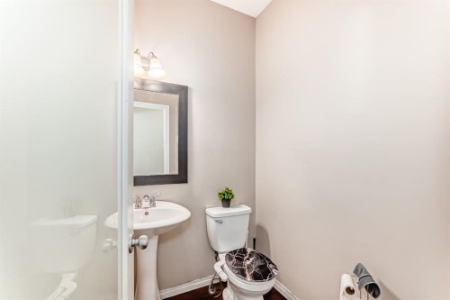 16 Saddlecrest Park Ne, Calgary, AB - Indoor Photo Showing Bathroom
